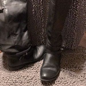 Knee boots size 11w